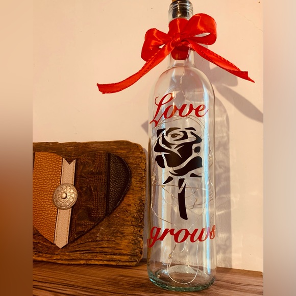 Handmade- ‘Love Grows’ wine bottle lantern with die cut vinyl design - Picture 4 of 11